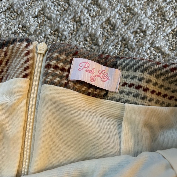 Pink lily skirt - Picture 2 of 2